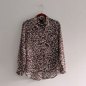 H&M Size 4 Leopard Button Up Collared Shirt